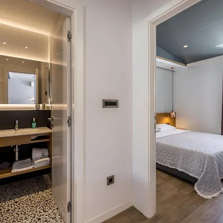 Madrugada Old Konukevi