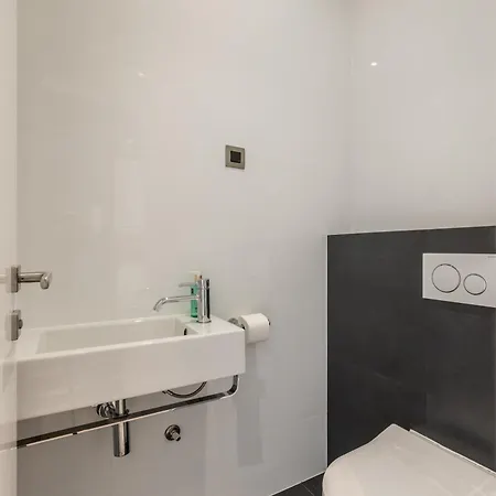 Madrugada Old Konukevi