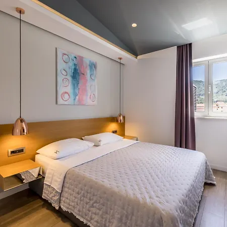 Madrugada Old Konukevi Stari Grad (Hvar)