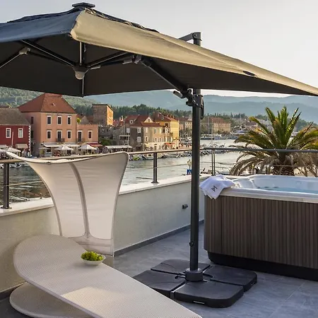 Madrugada Old Konukevi 4*