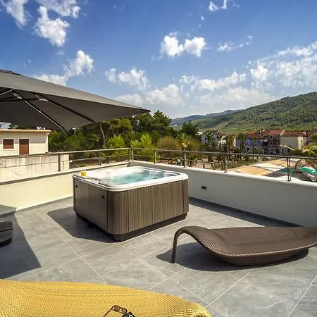 Madrugada Old Konukevi Stari Grad (Hvar)