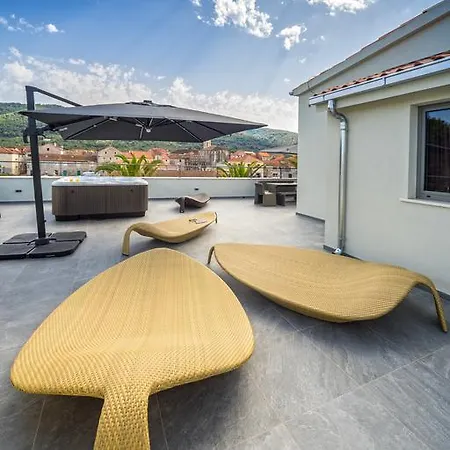 Madrugada Old Konukevi Stari Grad (Hvar)