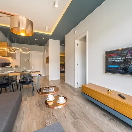 Konukevi Madrugada Old