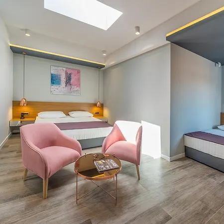 Konukevi Madrugada Old