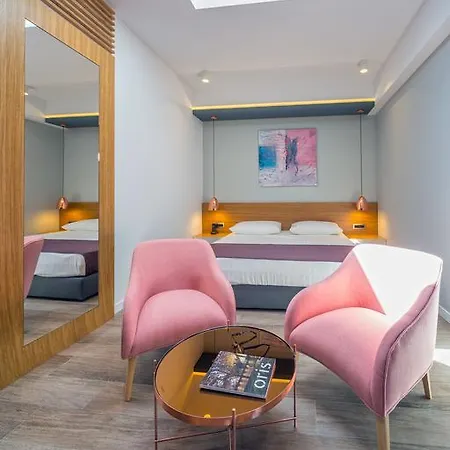 Madrugada Old Konukevi 4*