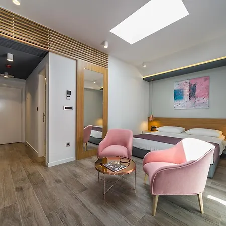 Konukevi Madrugada Old 4*