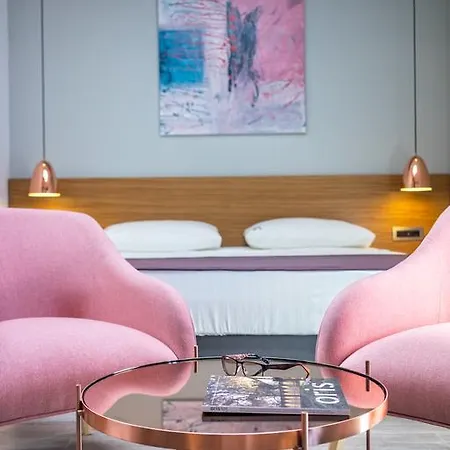 Konukevi Madrugada Old