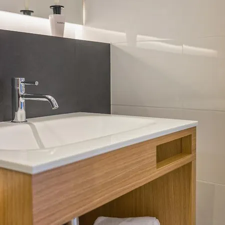 Madrugada Old Konukevi